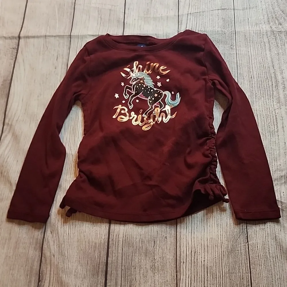 Girls size S 6-7 Old Navy shirt.